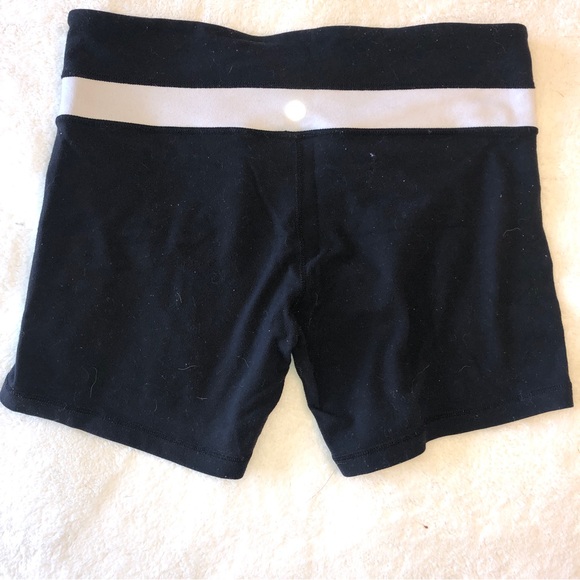 Black Lululemon Stretchy Shorts | size 6 - Picture 3 of 3